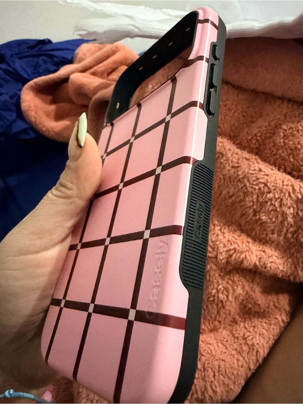 Pink Grid Pattern iPhone 17 pro max Case - Casely - Picture 4 of 4